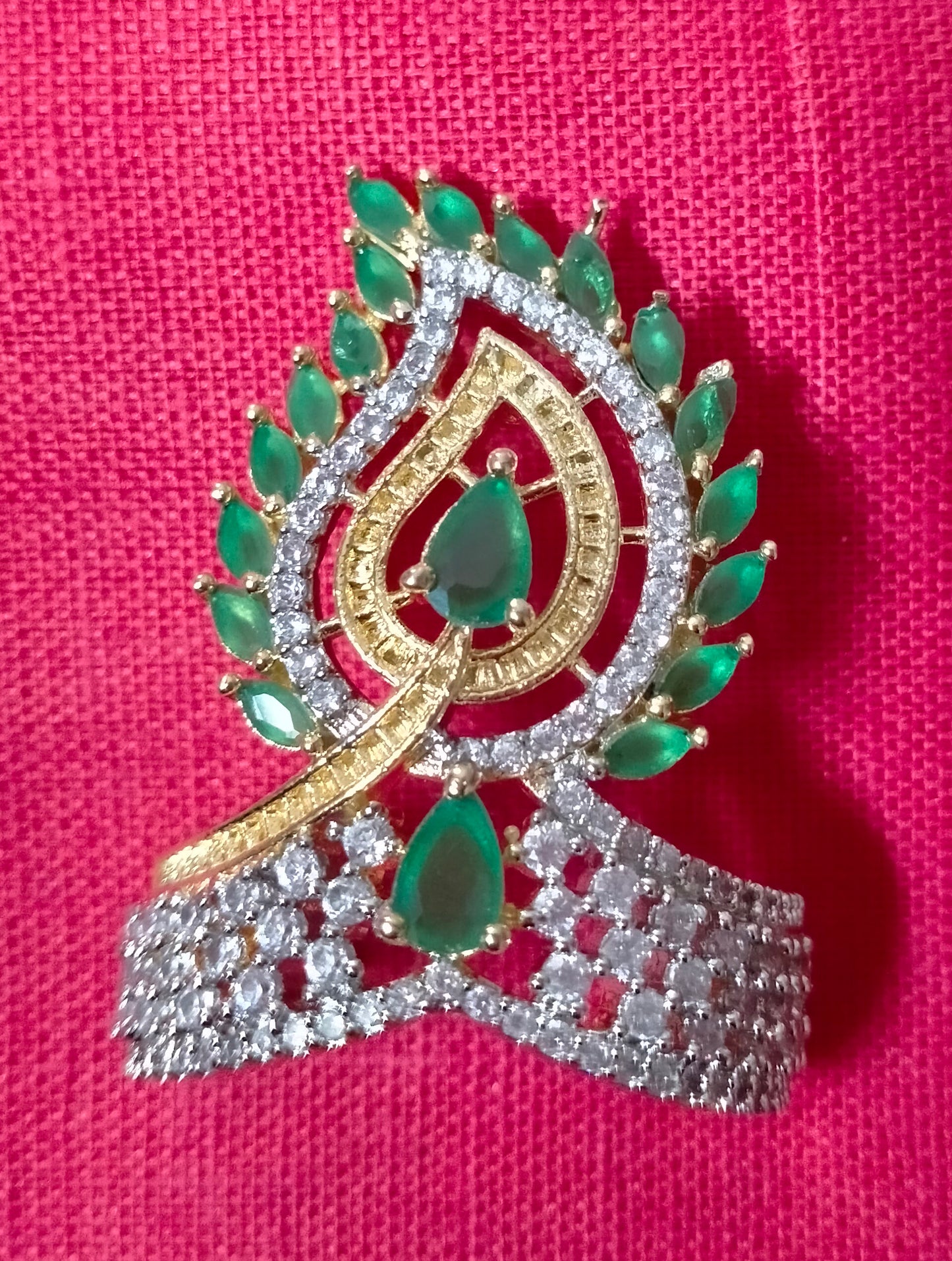 Stylised petal with artificial stone Mukut