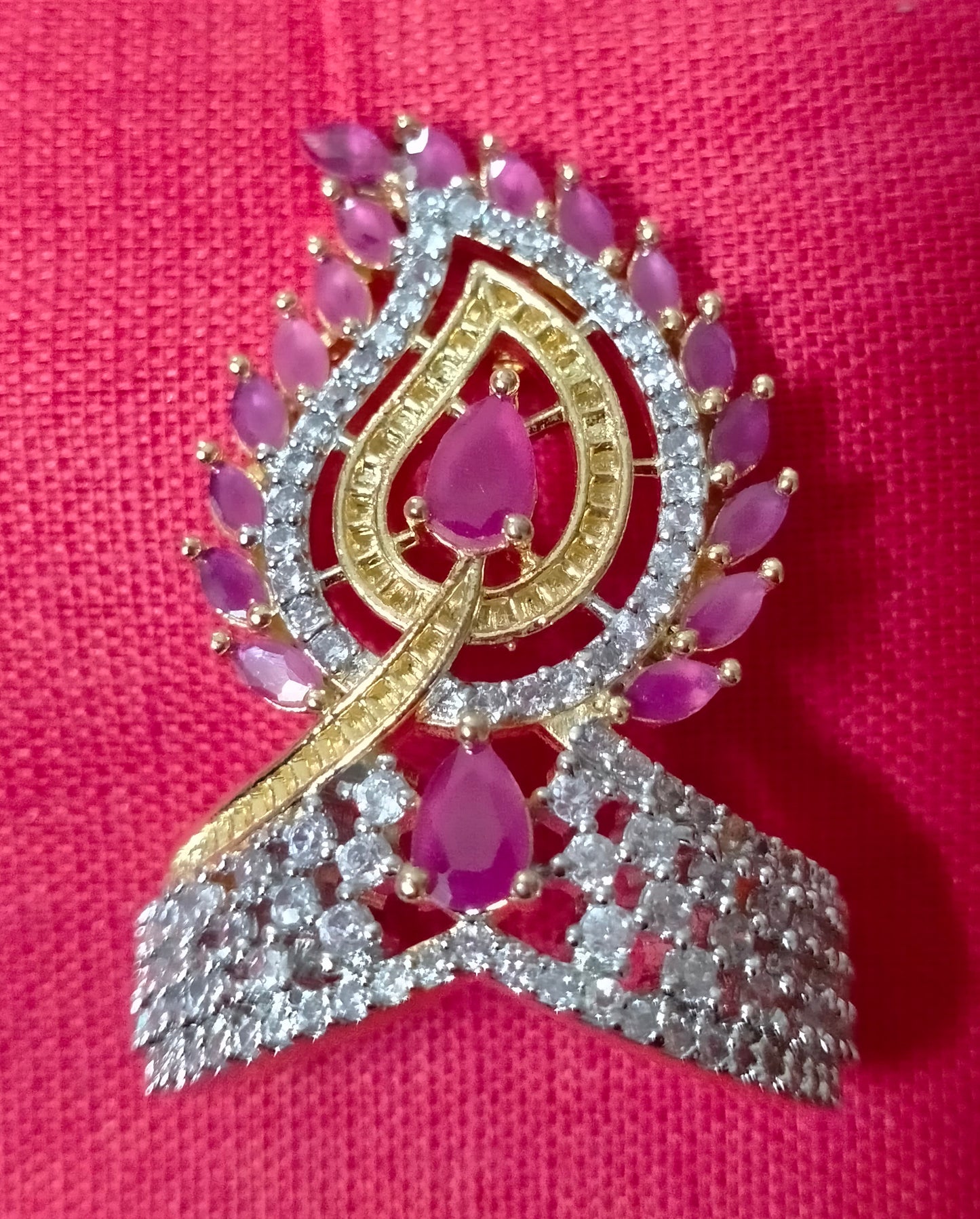 Stylised petal with artificial stone Mukut
