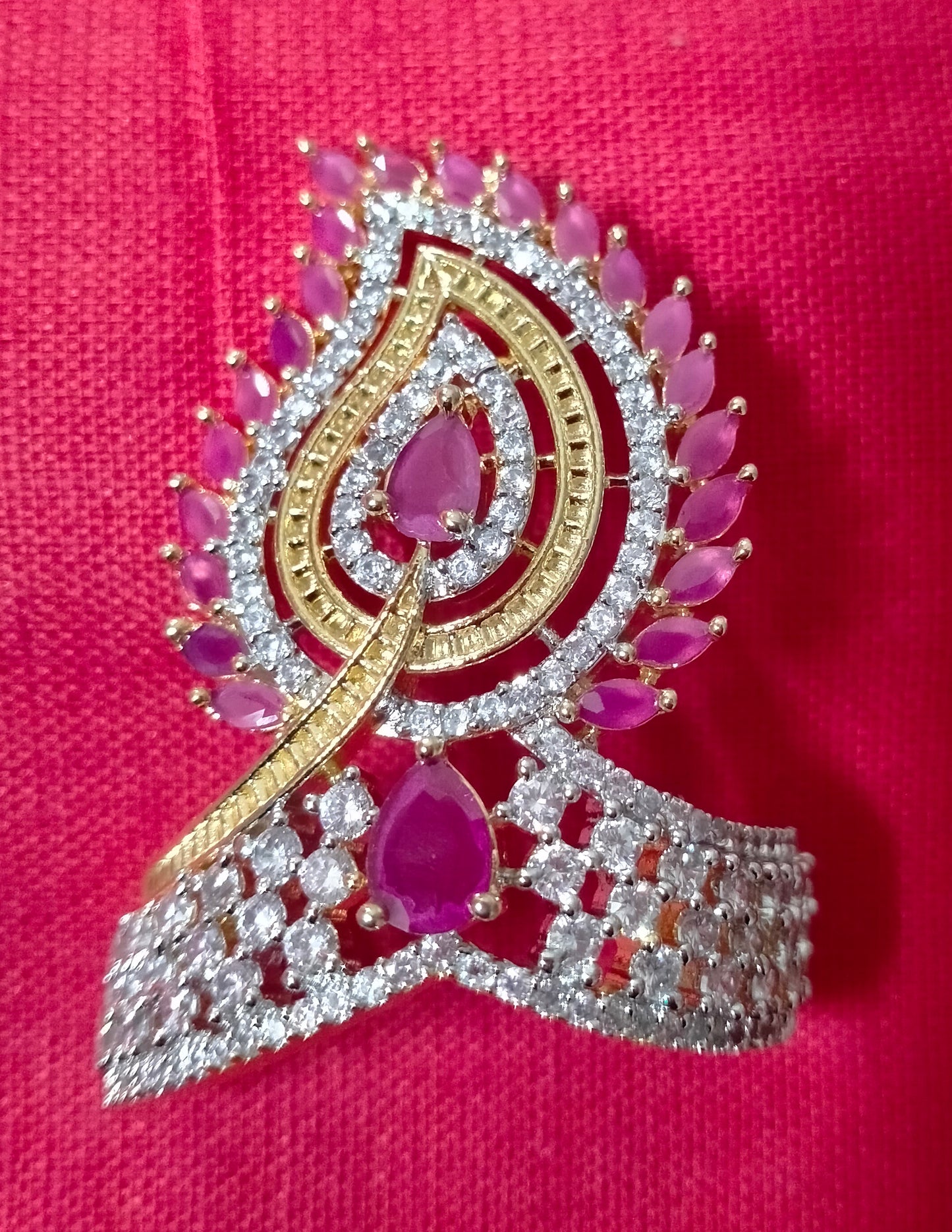 Stylised petal with artificial stone Mukut