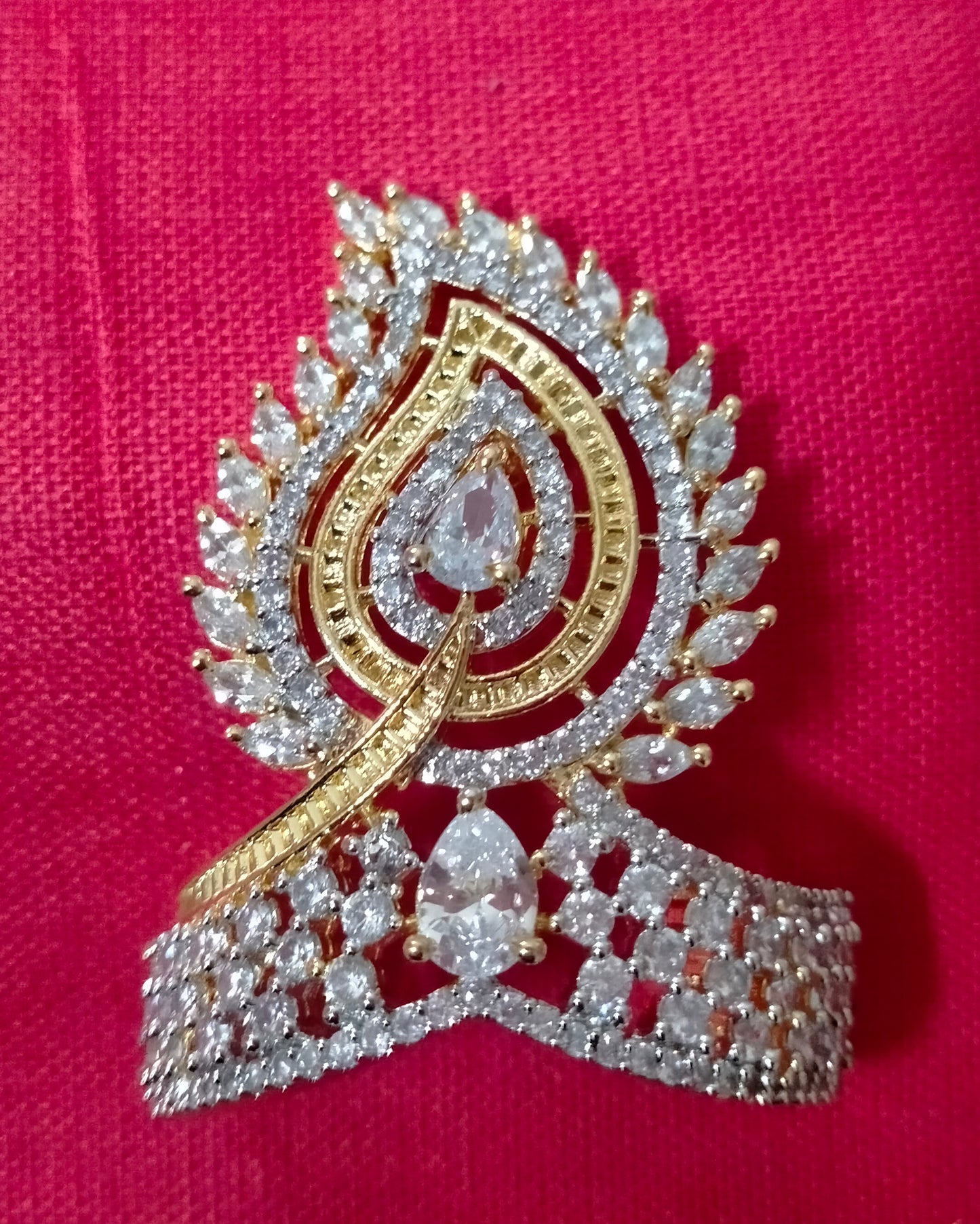 Stylised petal with artificial stone Mukut