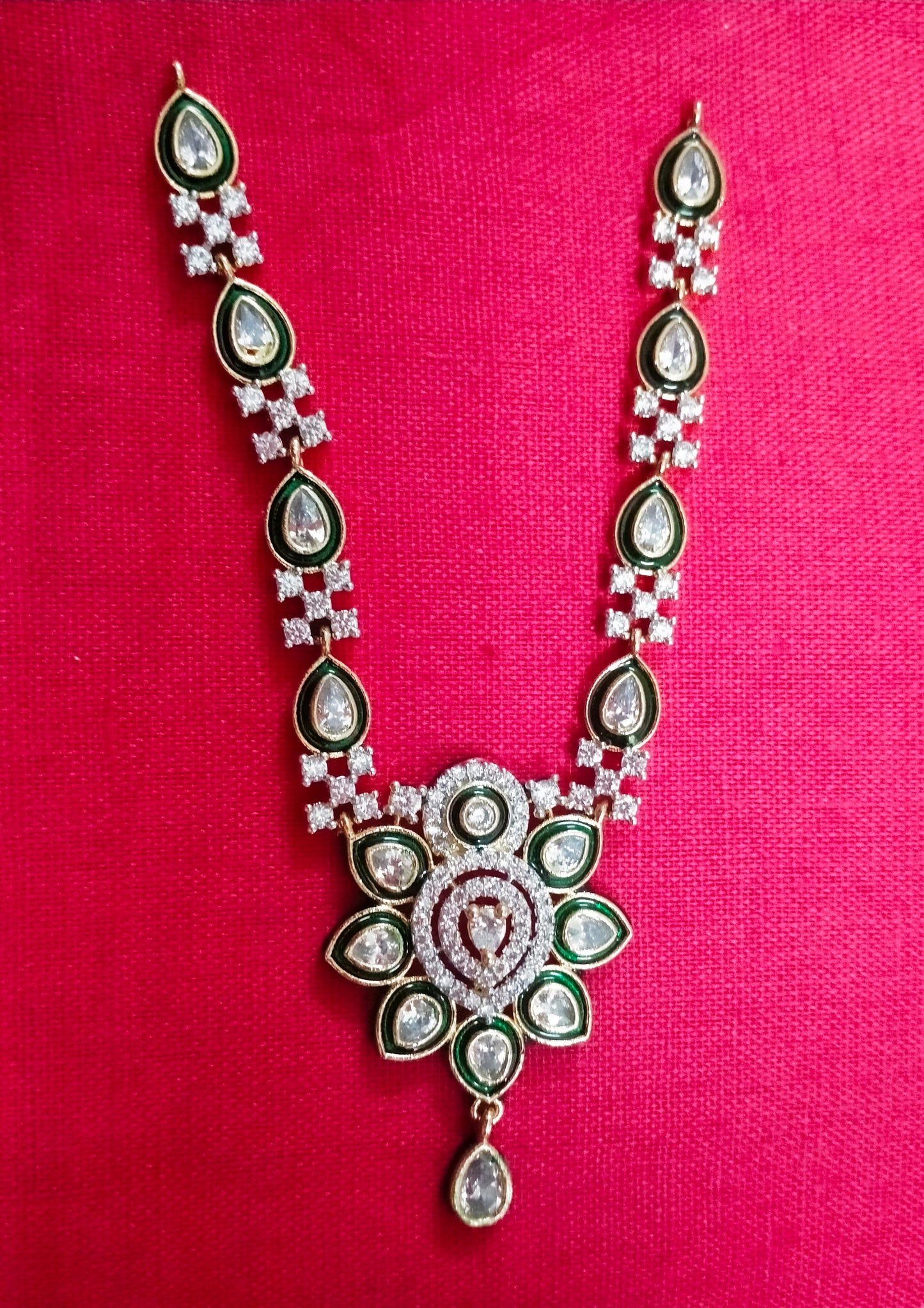 Beautiful flower pendant artificial stone mala/ necklace