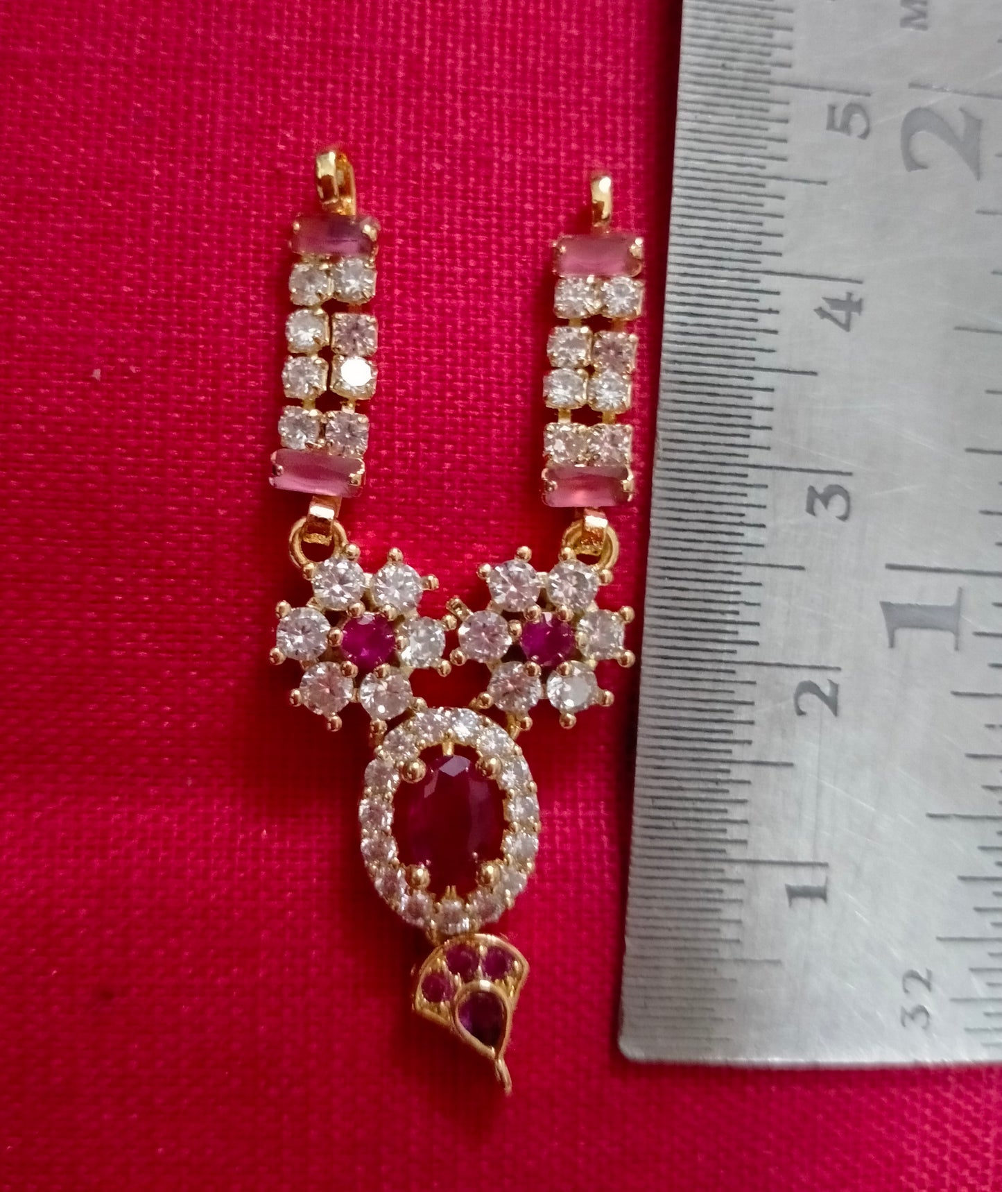 Chain necklace with oval artifical stone