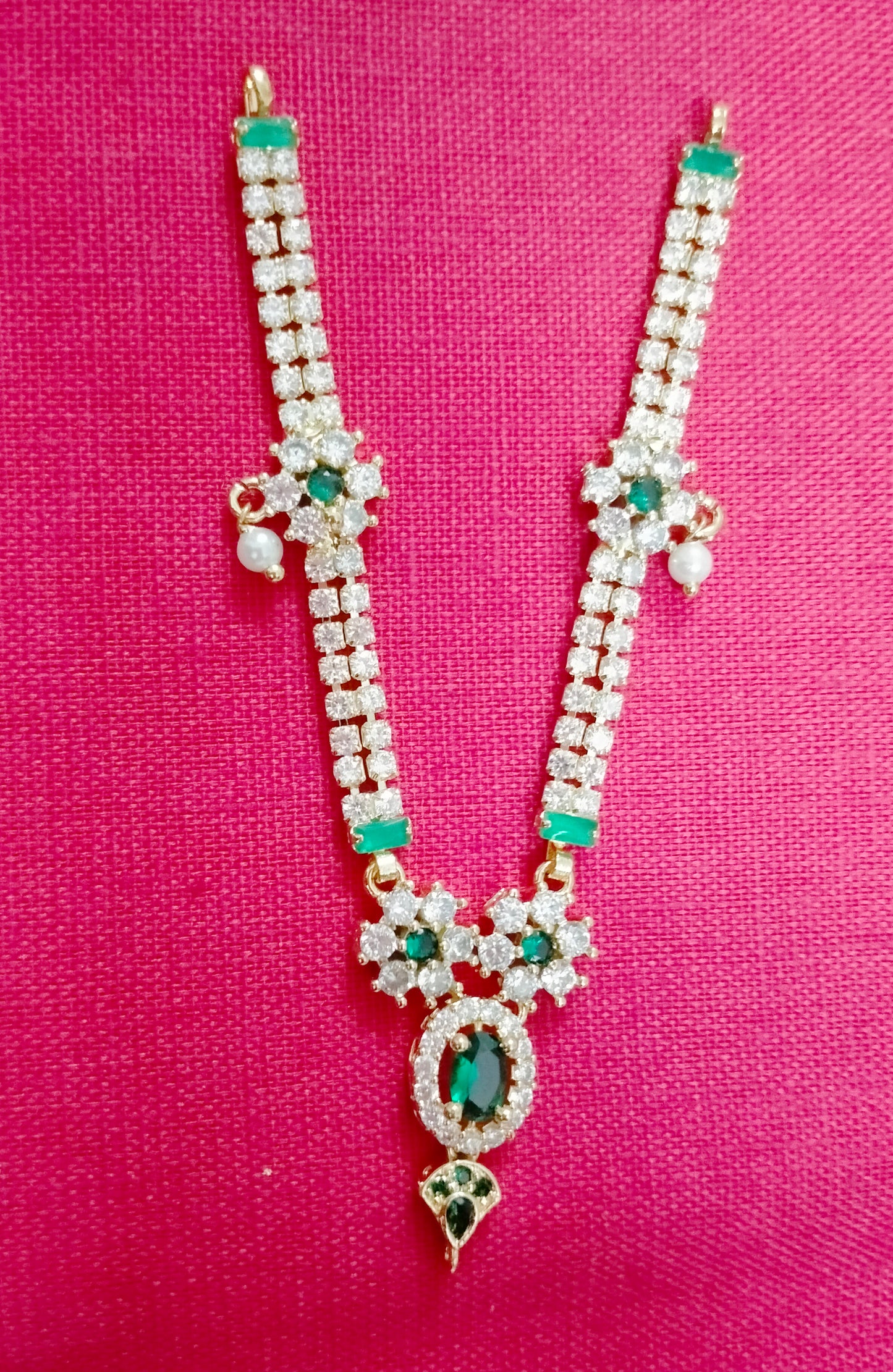Chain necklace with oval artifical stone
