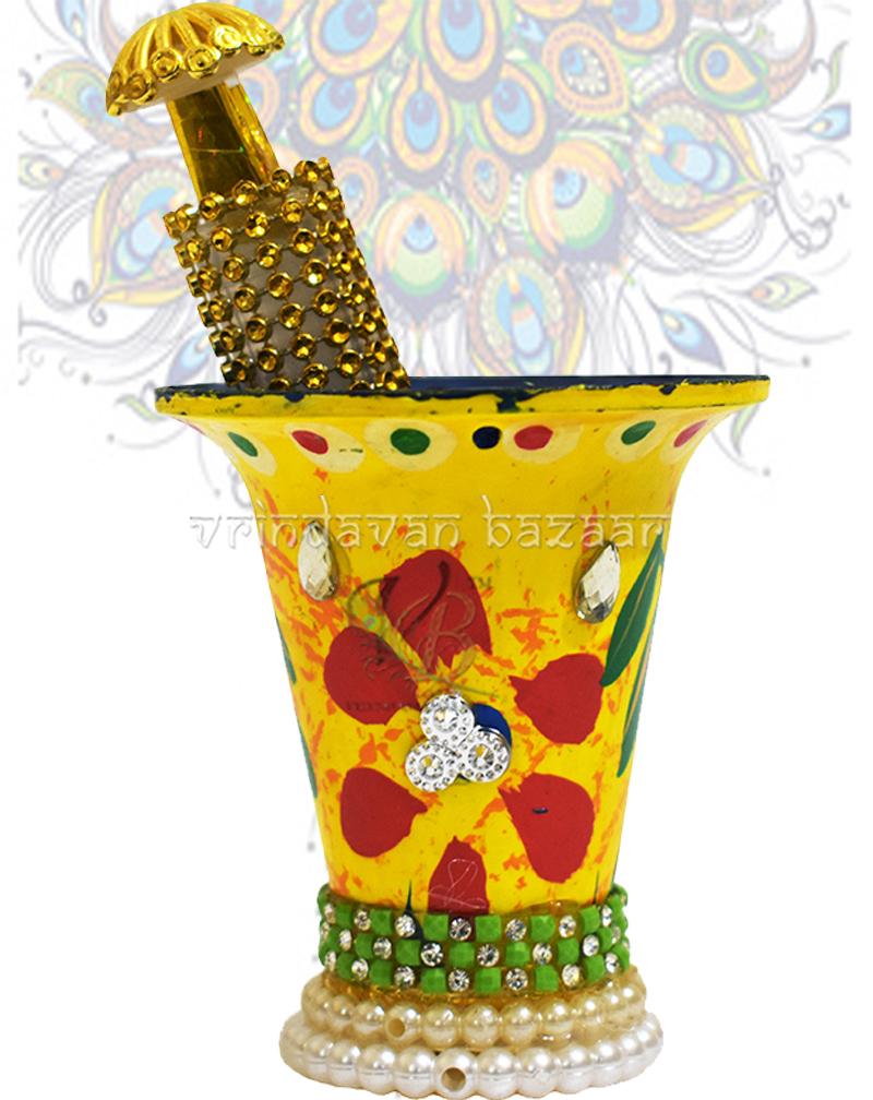 Traditional handpainted pot with pichkari set