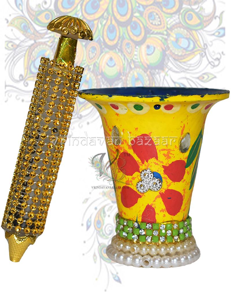 Traditional handpainted pot with pichkari set