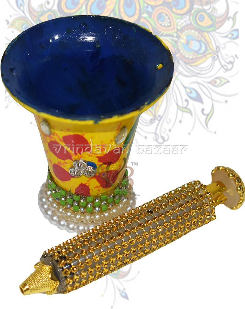 Traditional handpainted pot with pichkari set