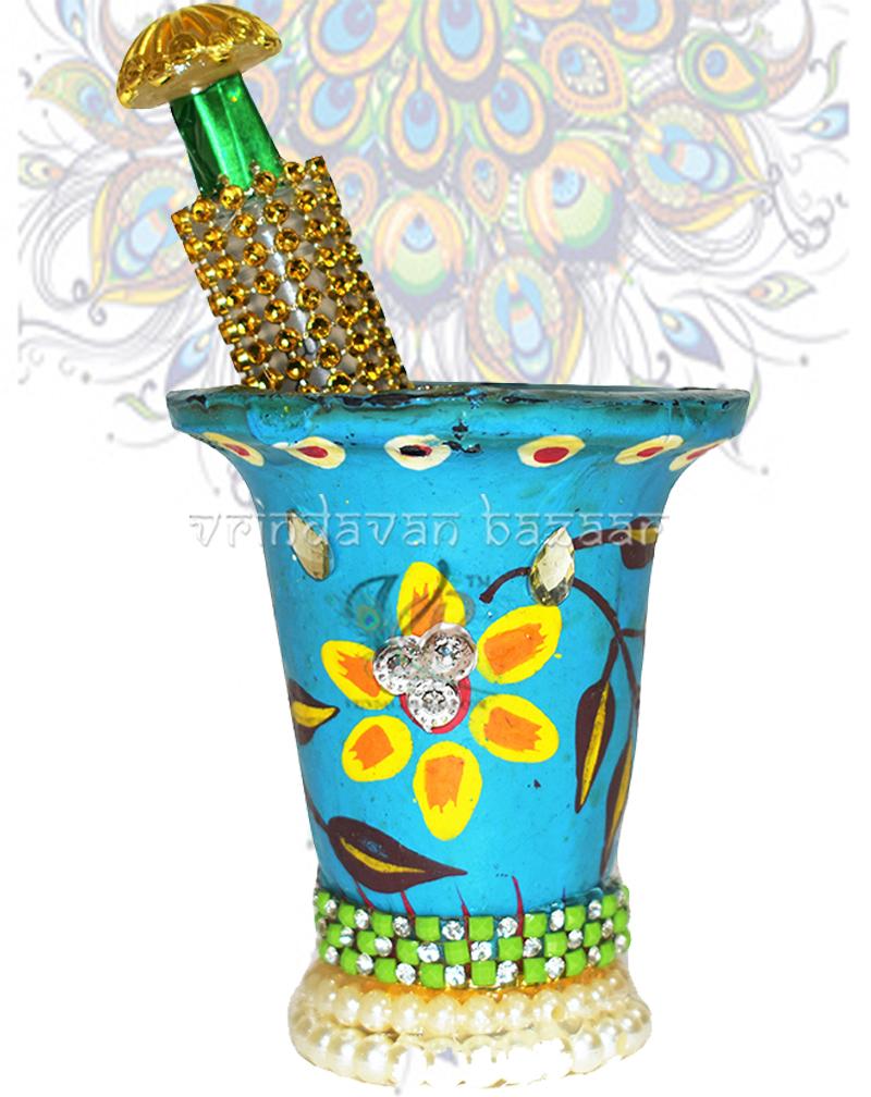 Traditional handpainted pot with pichkari set