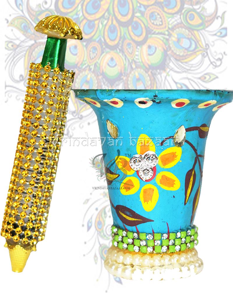 Traditional handpainted pot with pichkari set