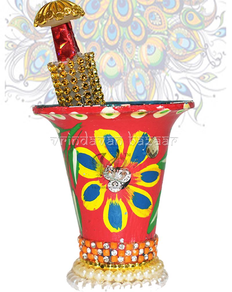 Traditional handpainted pot with pichkari set