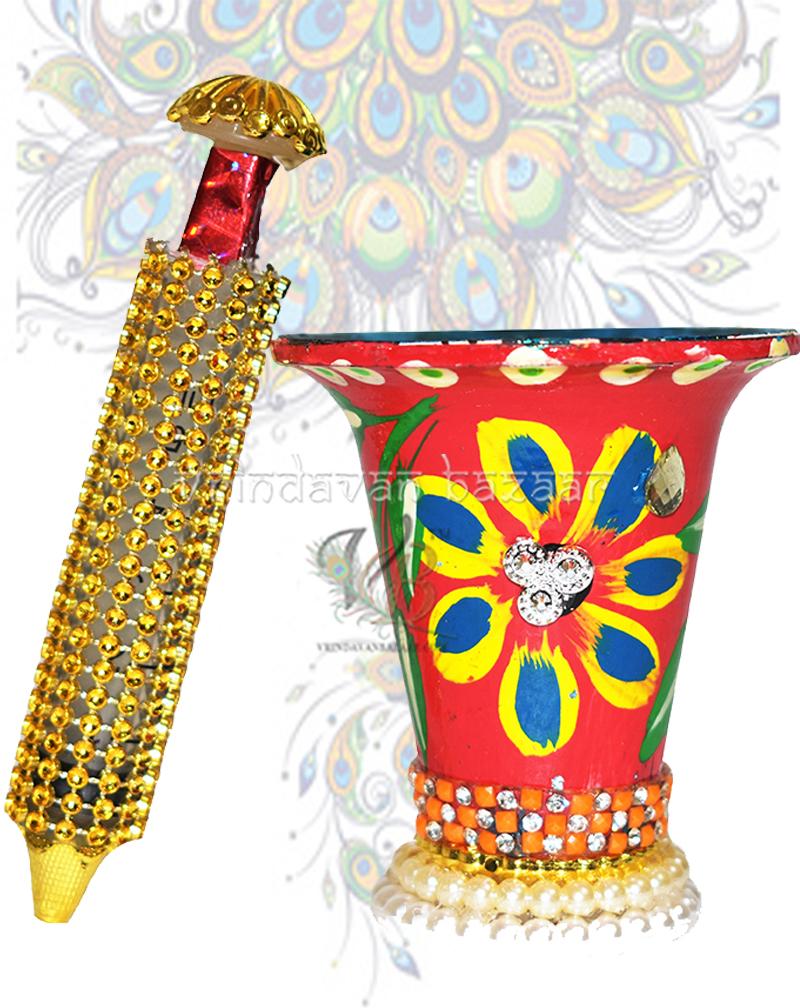 Traditional handpainted pot with pichkari set