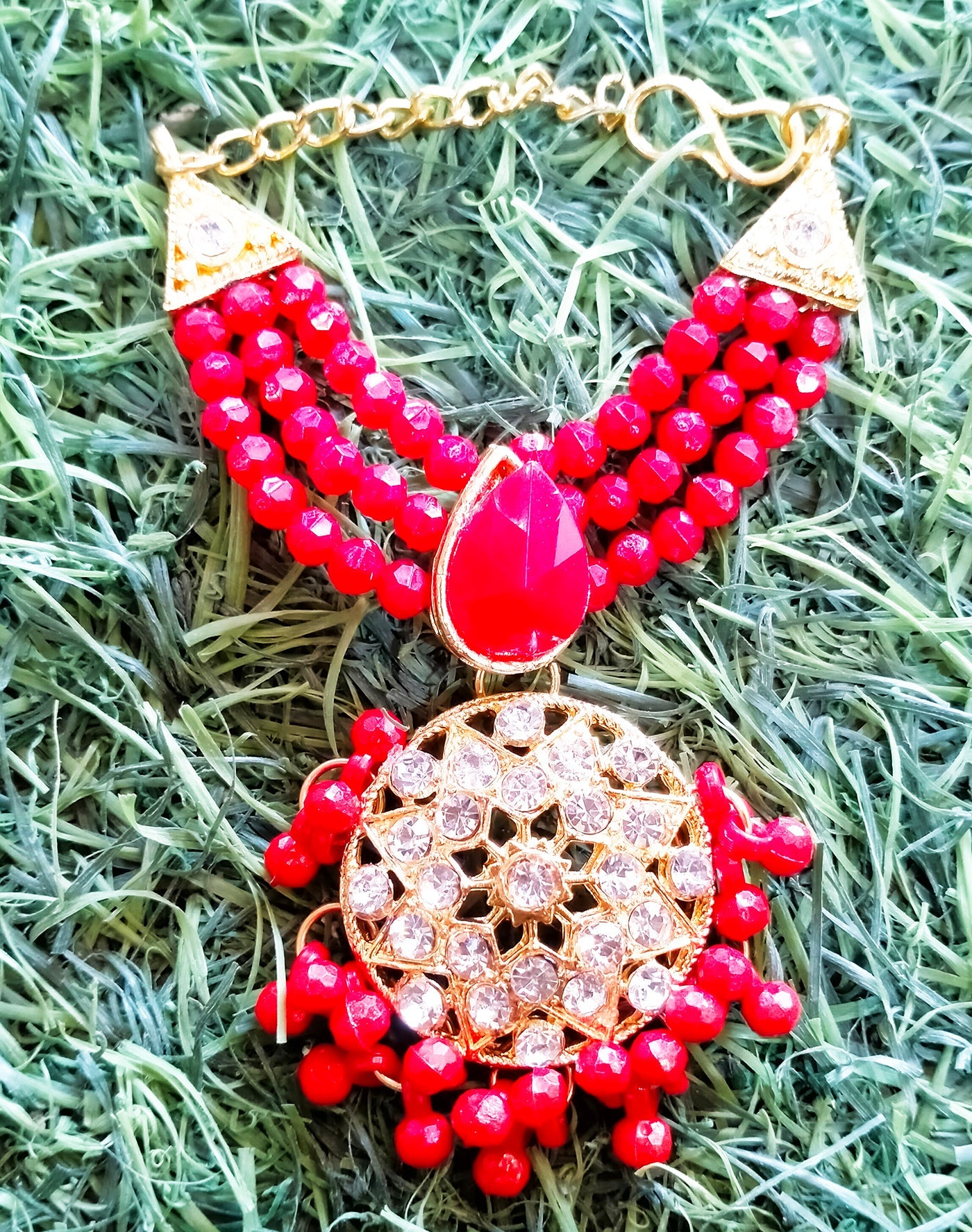 Drop bead with round stone pendent