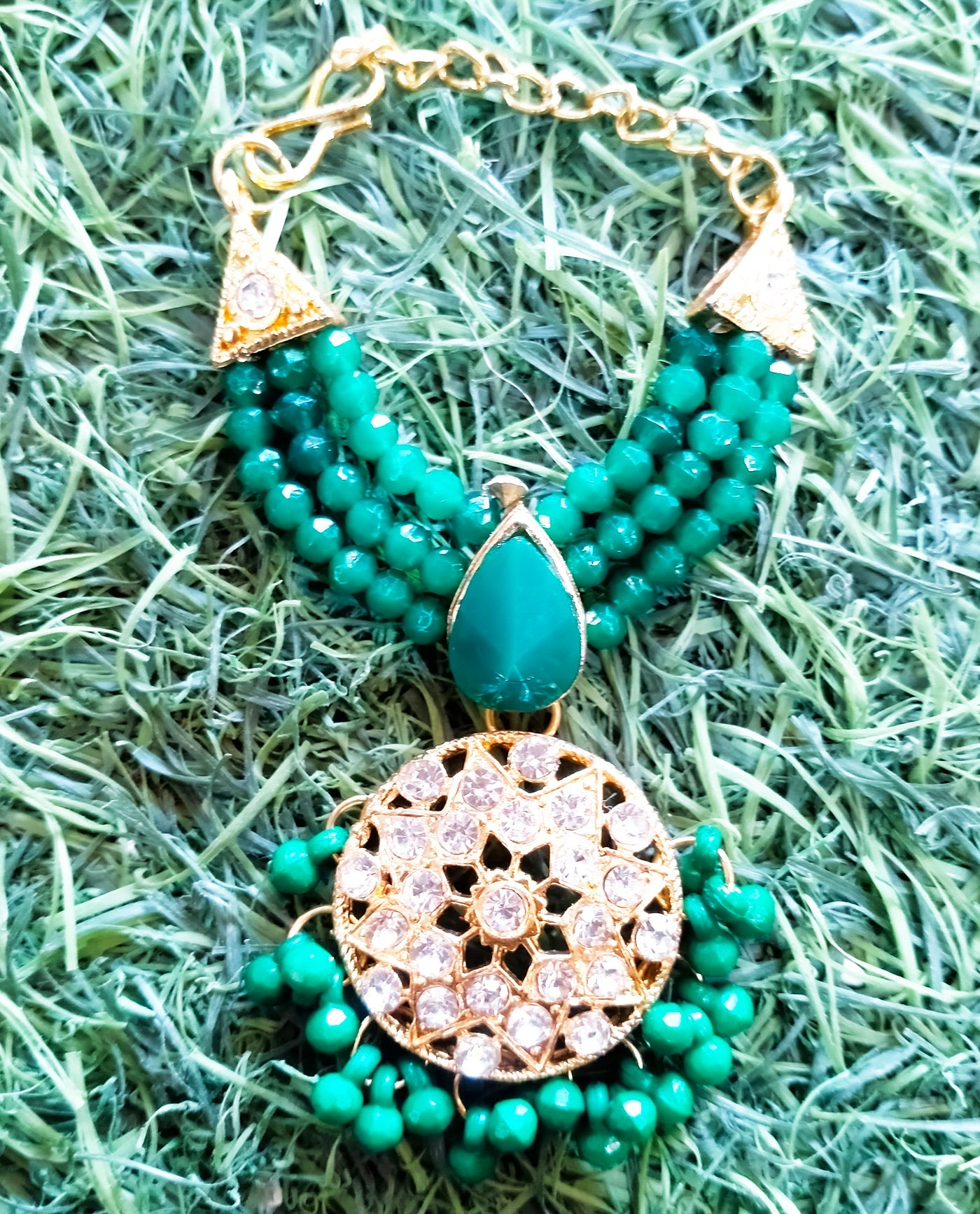 Drop bead with round stone pendent