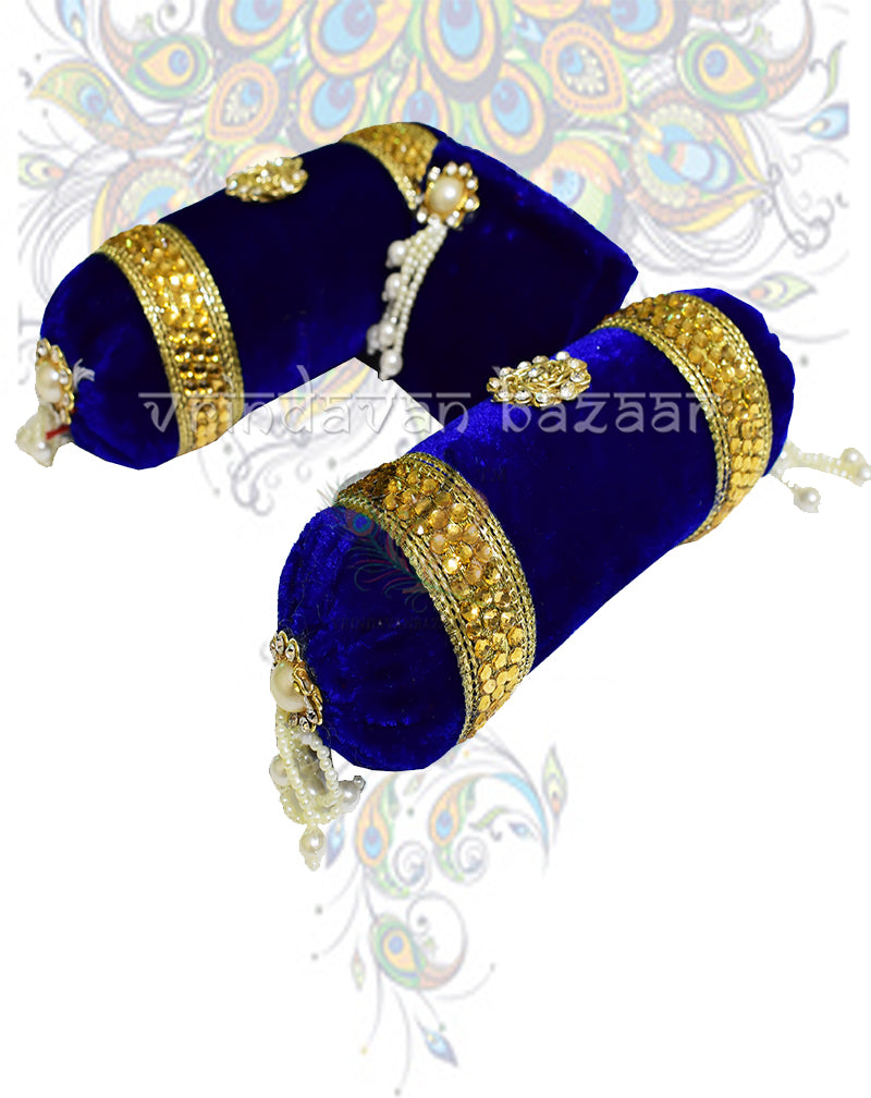 Blue velvet decorated cushion with a pair of round pillows